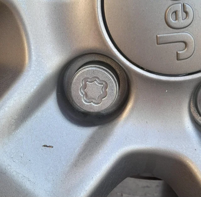 Wheel lock removal work photo